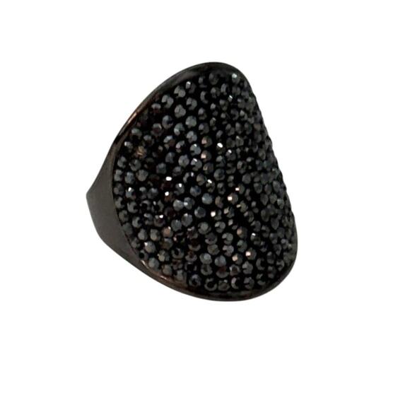Henri Bendel New York Crystal-Paved Statement Ring Gunmetal Size 7.5 - Picture 2 of 6